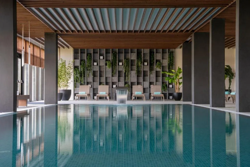 Piscina interior do spa do Hotel Verde Mar & Spa